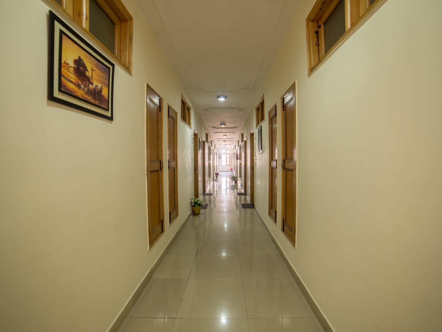 Hotel Satkar Residency - Riverside Old Manali Esterno foto