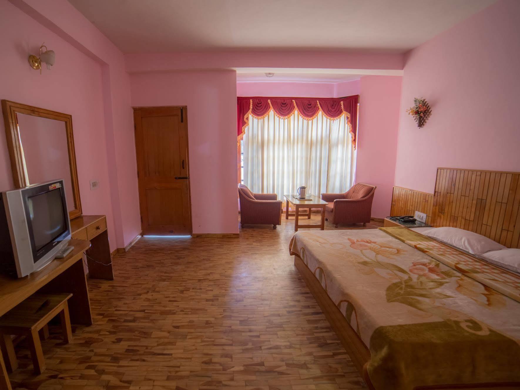 Hotel Satkar Residency - Riverside Old Manali Esterno foto